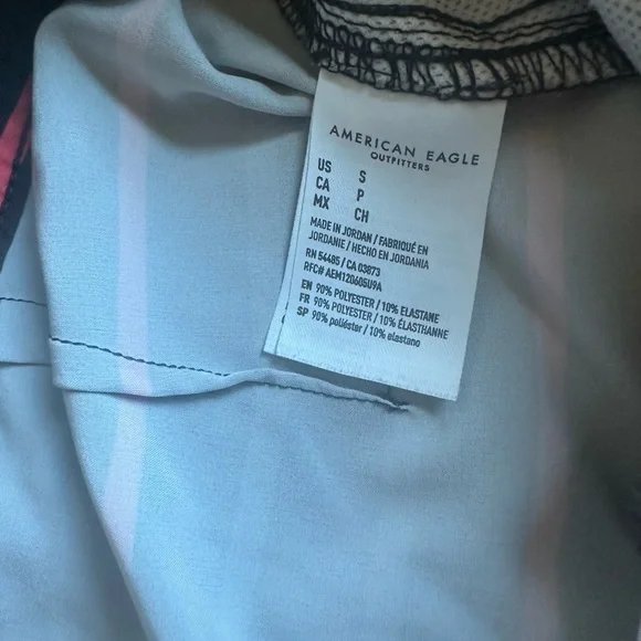 American Eagle Men's Striped Swim Shorts - gently worn. In Size Small. - Picture 2 of 4